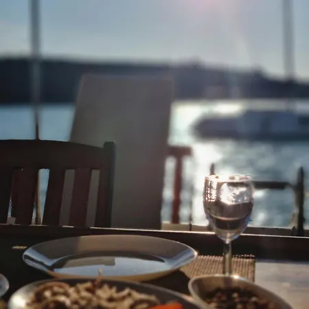 Bateau-hôtel Yakamoz *